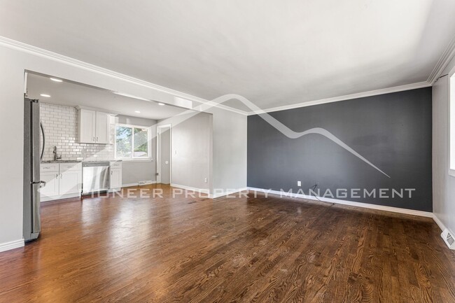 Building Photo - Beautiful Home with Central A/C and 1 Car ...