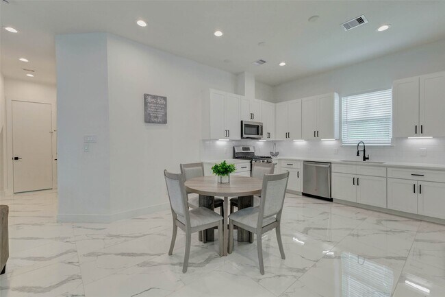 Foto del edificio - 5705 Elysian St