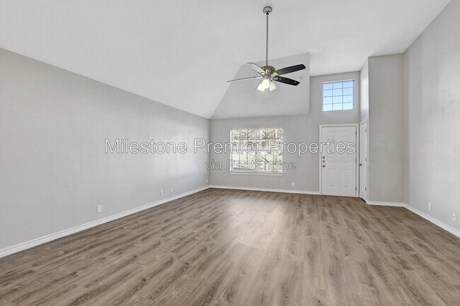 Foto del edificio - 914 W Houston St