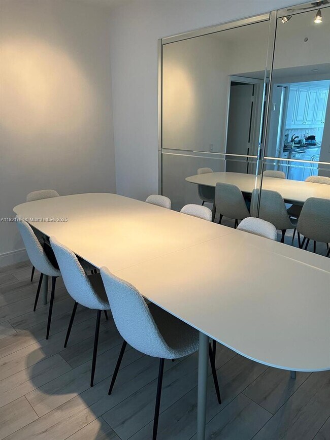Foto del edificio - 21055 Yacht Club Dr