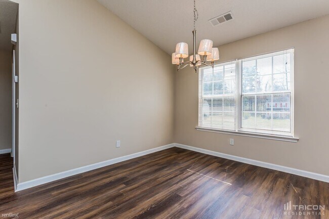 Building Photo - 230 Longview Dr