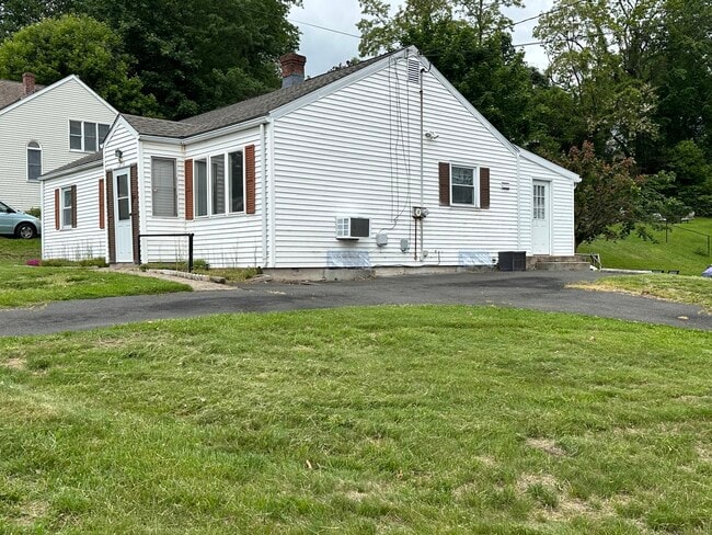 Foto del edificio - 1216 New Britain Ave