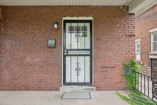 Foto del edificio - $1625 Fully remodeled, spacious 4 bedroom ...