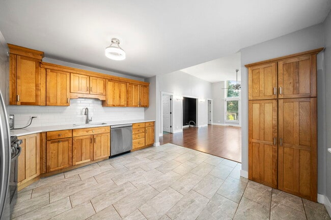 Building Photo - 2607 School Dr