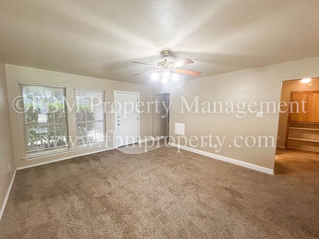 Foto del edificio - 325-327 Lois St