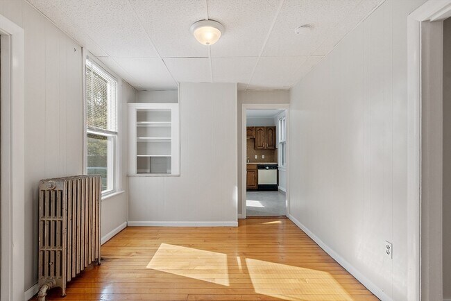 Building Photo - 93 Upham St