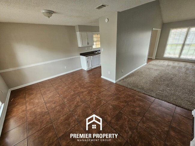 Foto del edificio - Quiet Cove Living in 38115 | 3BR/2BA with Brick Fireplace & Fenced Yard