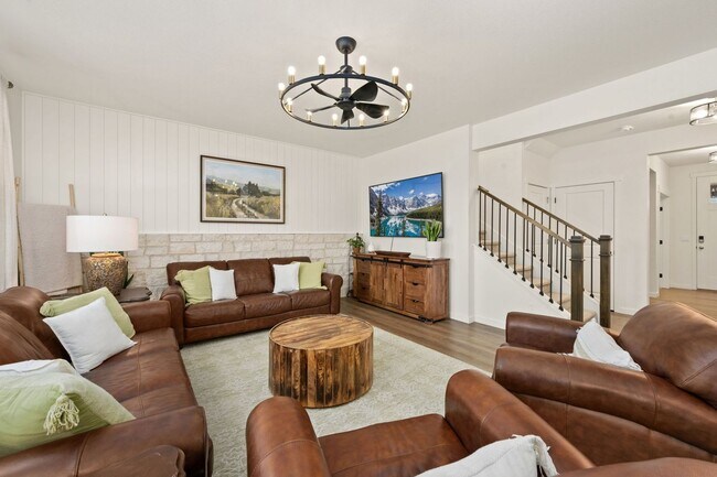 Building Photo - Upgraded 5-Bedroom Home in Immaculate Condition