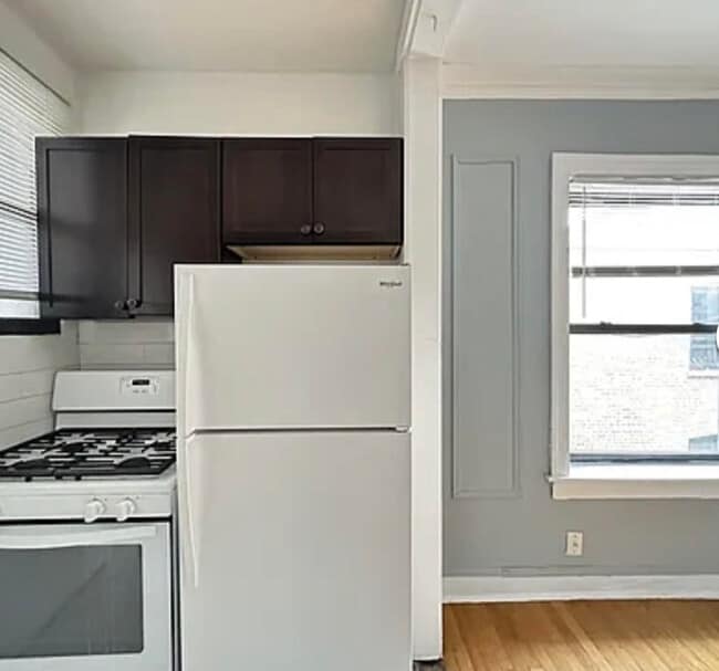 Building Photo - 1321 W Estes Ave