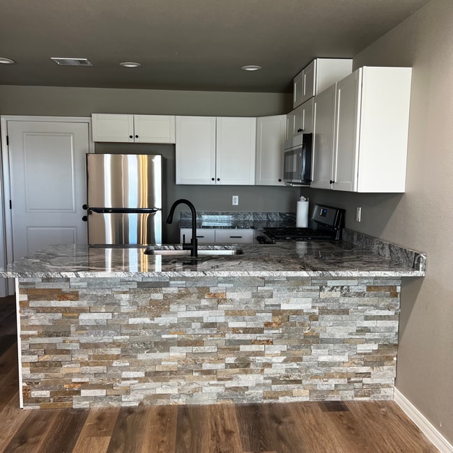Building Photo - 8945 Redbud Rd
