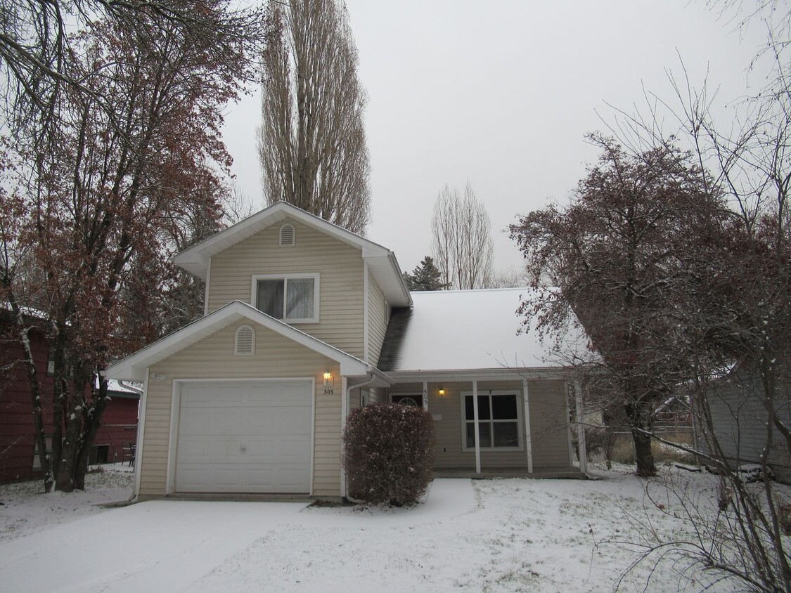 Primary Photo - Great Whitefish Home with Attached Garage