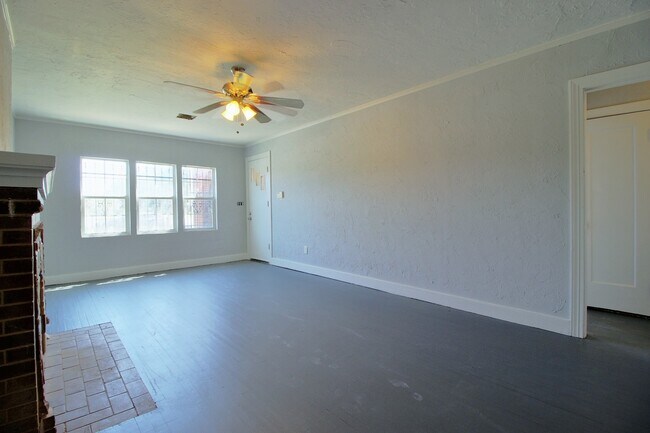Foto del edificio - 813 NE 24th St