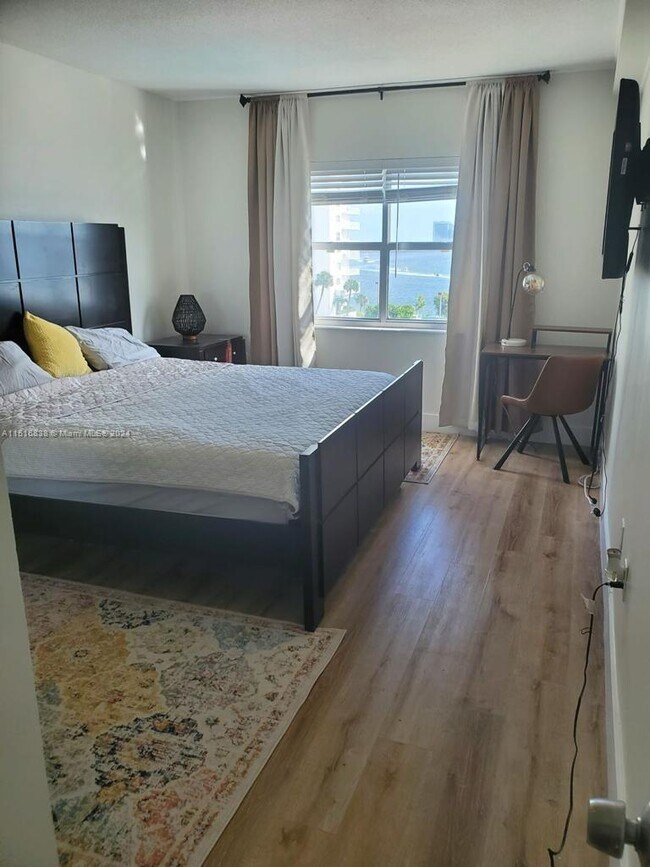 Foto del edificio - 400 Kings Point Dr