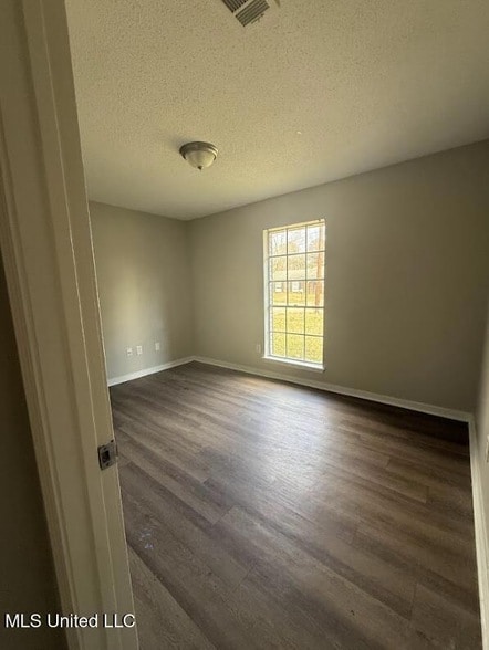 Foto del edificio - 601 W Hill Dr