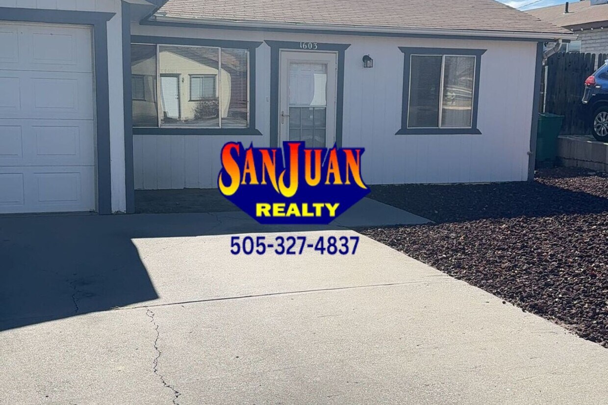 Foto principal - 2 Bedroom Townhouse Located on 21st Street