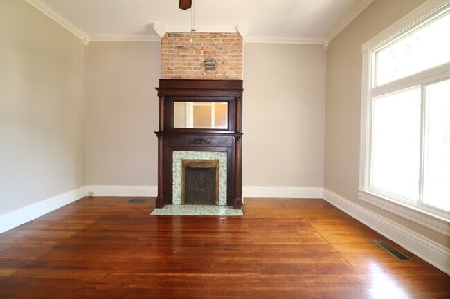 Bedroom - 1103 E Breckinridge St