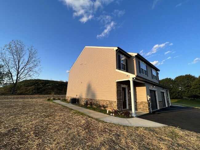 Building Photo - AVAILABLE NOW! BRAND NEW Luxury 3 Bedroom,...