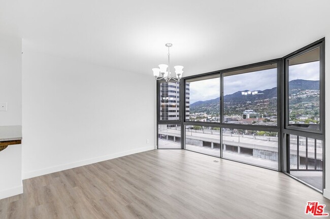 Foto del edificio - 222 Monterey Rd