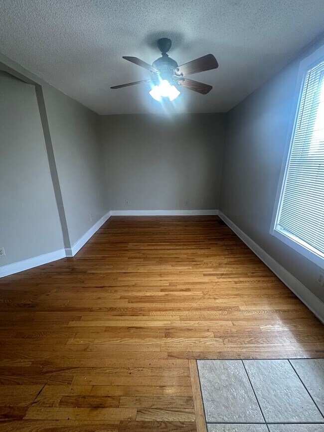 Foto del edificio - 1378 Indianola Ave