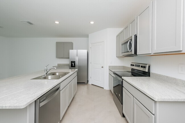 Building Photo - 17226 Reserva Dr