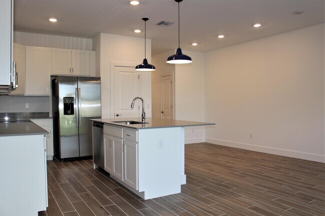Building Photo - 207 Preserve Trl S