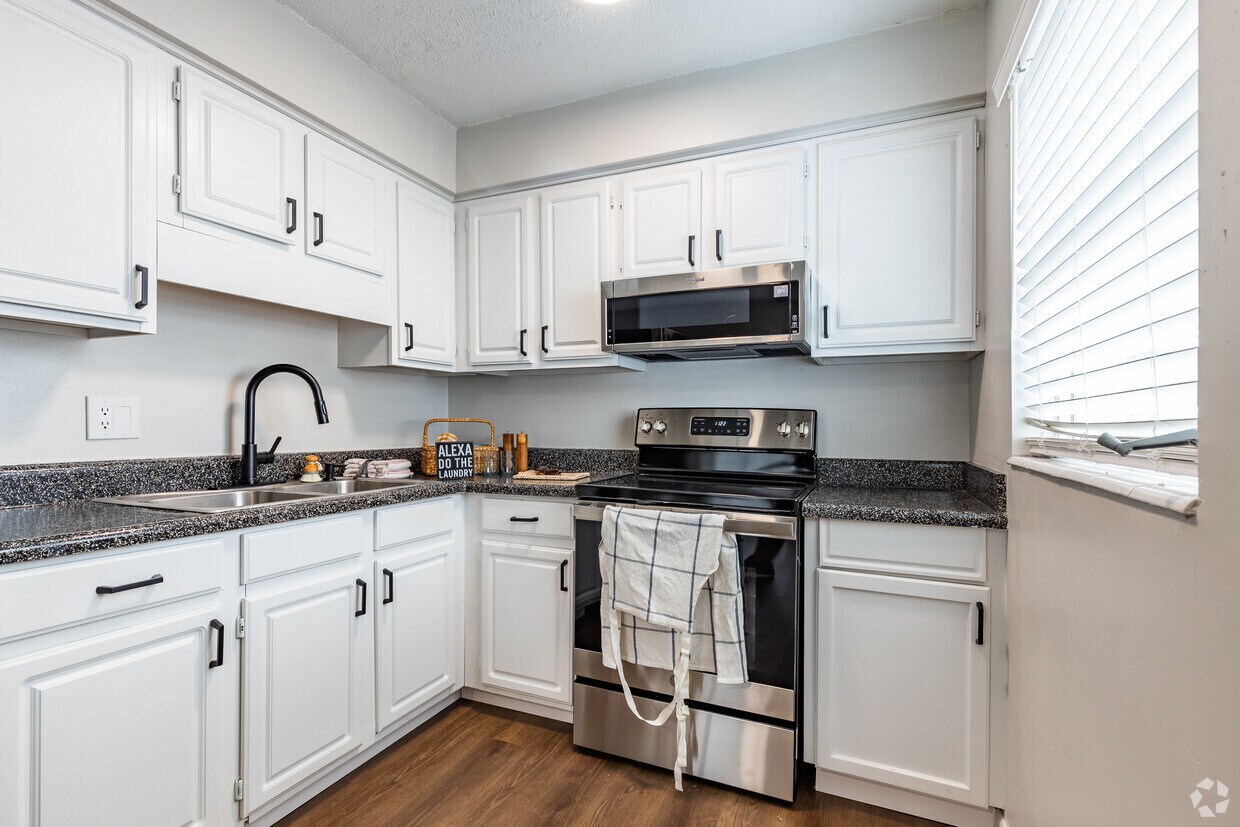 Foto principal - The Fairview | 1 & 2 Bedroom Apartments in...