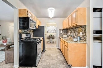 Building Photo - Montgomery Trace Apartment Homes