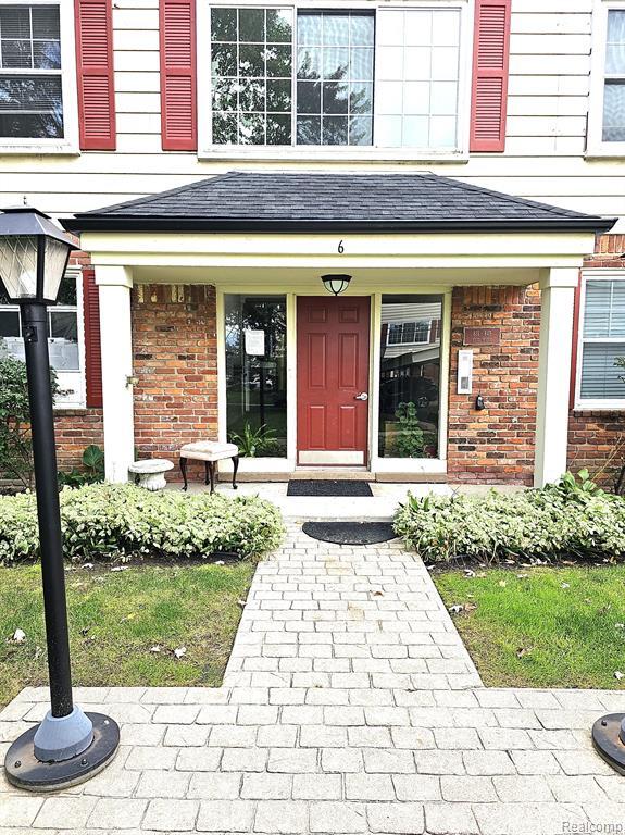 839 W Maple Rd, Clawson, MI 48017 Condo for Rent in Clawson, MI