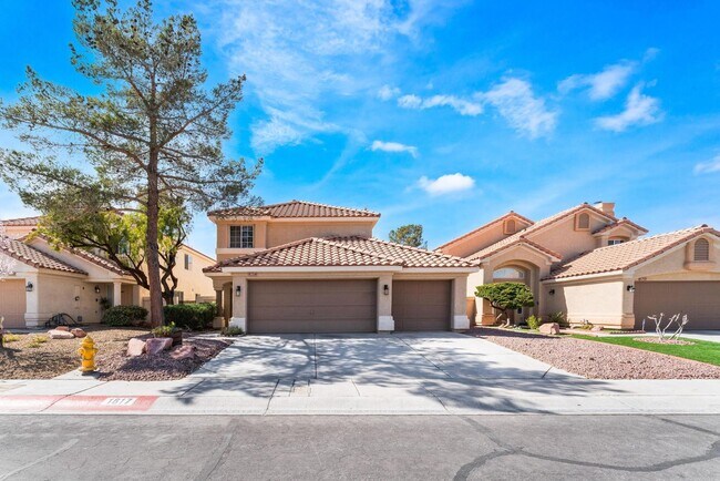 Foto del edificio - 16174 Royal Canyon Dr
