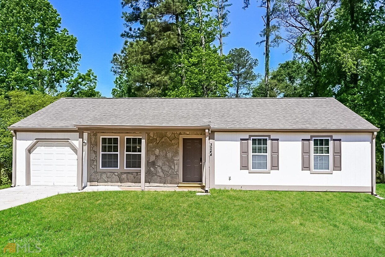 3244 Blackfoot Ln, Rex, GA 30273 House Rental in Rex, GA