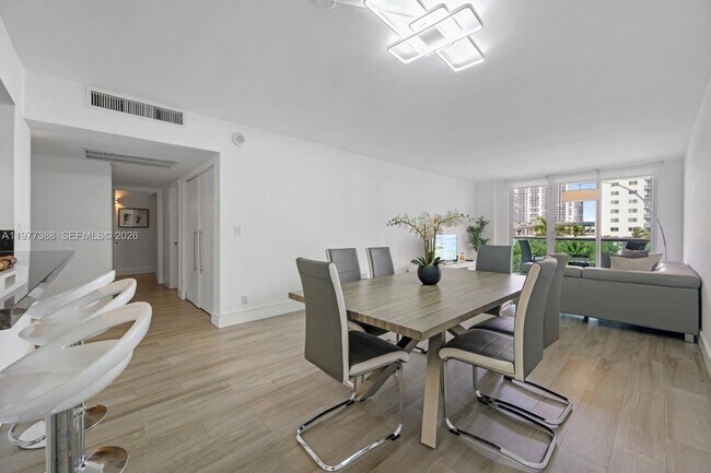 Foto del edificio - 19370 Collins Ave