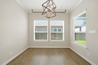 Building Photo - 10009 Granary Dr