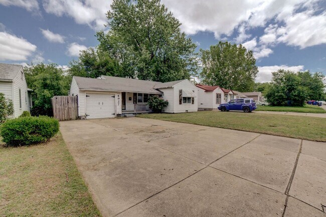 Building Photo - Beautiful 2 Bedroom 1 Bathroom Home
