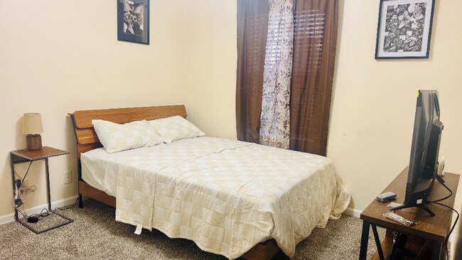 Foto del edificio - 3409 Summerfield Dr
