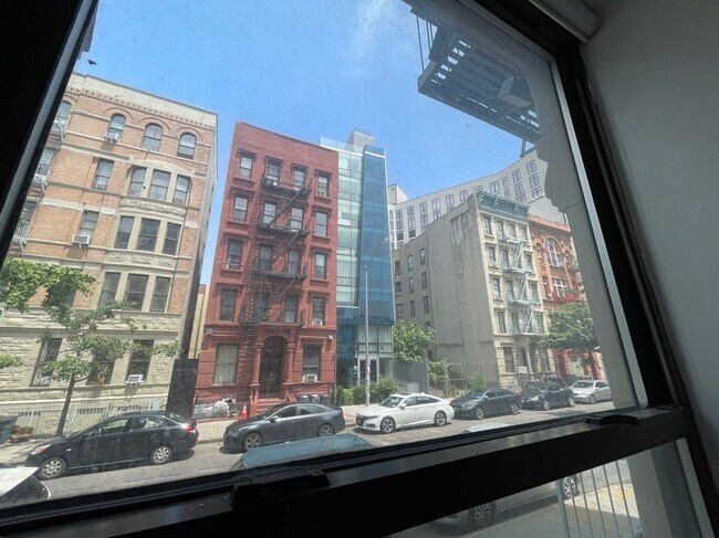 Foto del edificio - 312 W 121st St