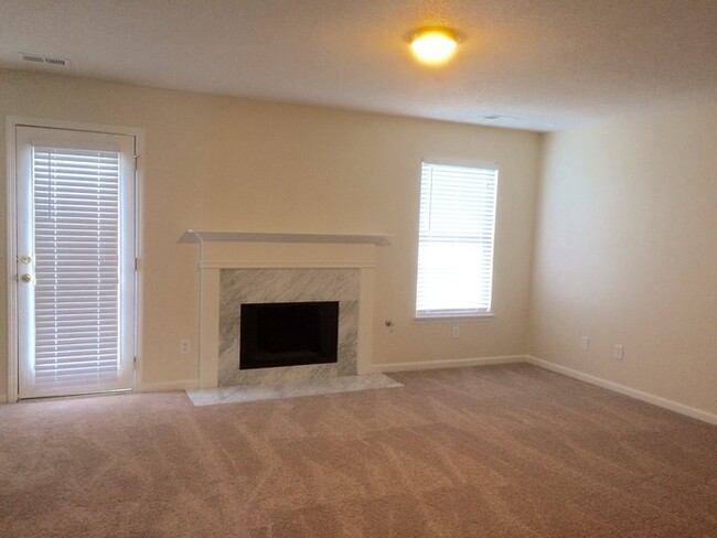 Foto del edificio - Move-in Ready spacious 4-bedroom home in F...
