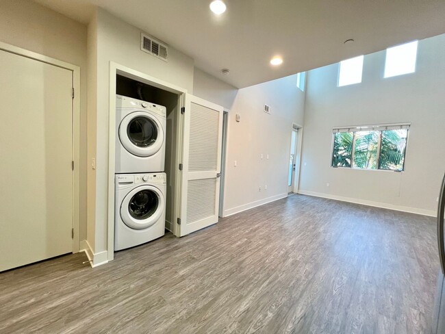 Building Photo - 11929 Courtleigh Dr
