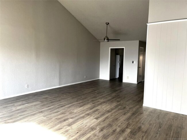 Foto del edificio - 8304 E 65th Pl