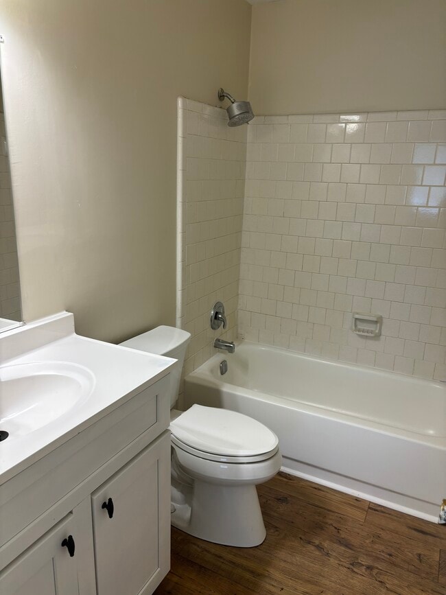 Building Photo - 923 Pine Oak Trl