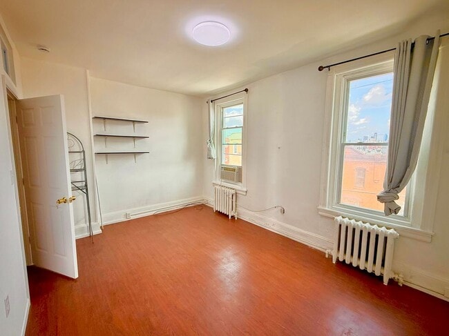 Building Photo - 1418 Wolf St