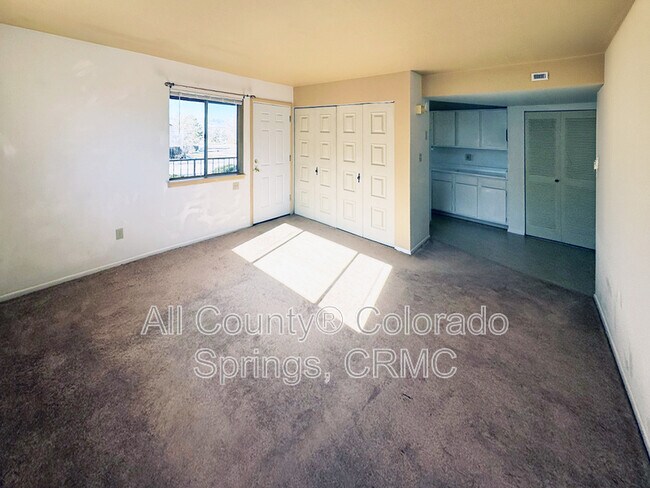 Foto del edificio - 1105 Cree Dr