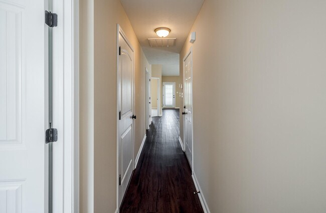 Foto del edificio - 131 Grove Landing Ct