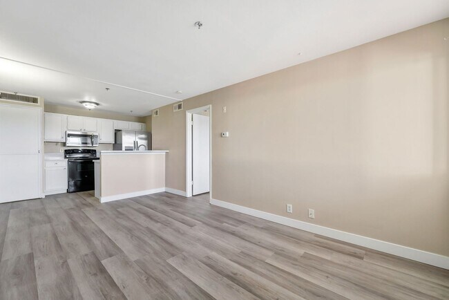 Foto del edificio - Modern & Inviting Second-Floor Retreat in Central Las Vegas