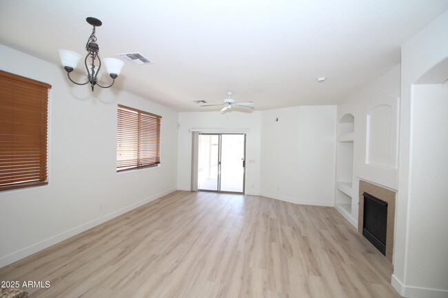 Building Photo - 9053 W Villa Maria Dr