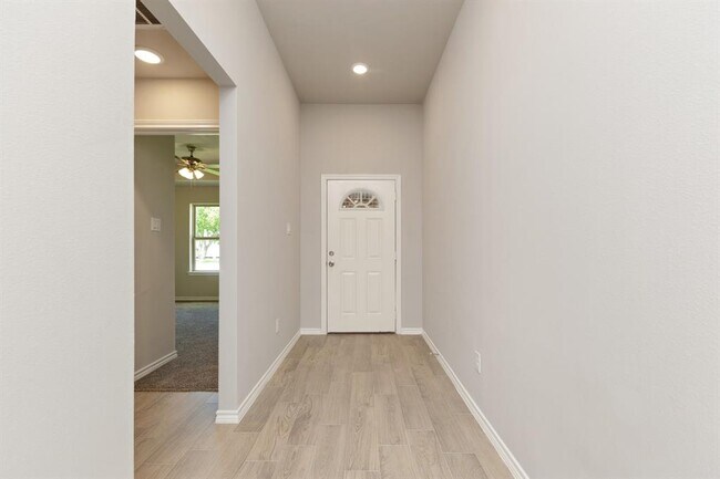 Front Entry - 817 Easy St