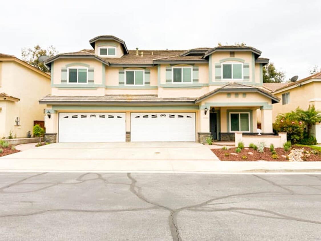 Primary Photo - **STUNNING** 8 BEDROOM SOLAR HOME IN GATED...