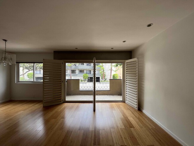 Building Photo - 705 Westmount Dr