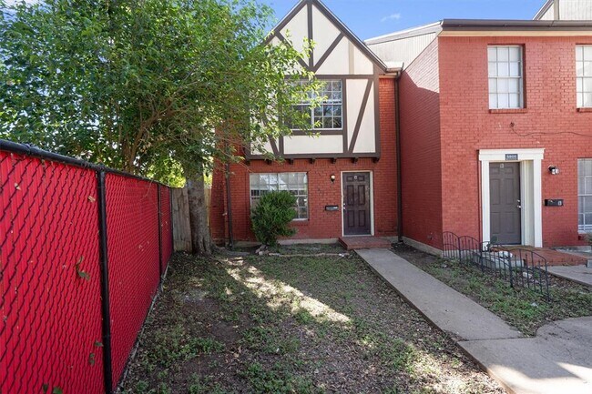 Foto del edificio - 5800 Belmoor Dr