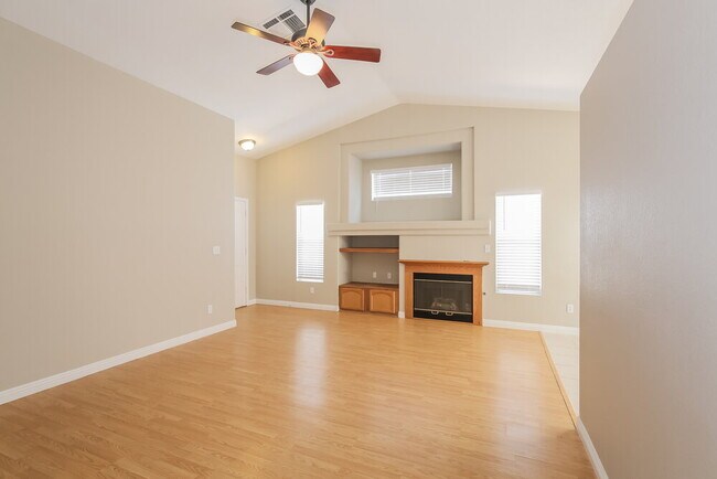 Foto del edificio - 5217 Fall Meadows Ave