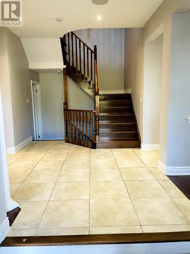 Building Photo - 2418 Wasaga Dr